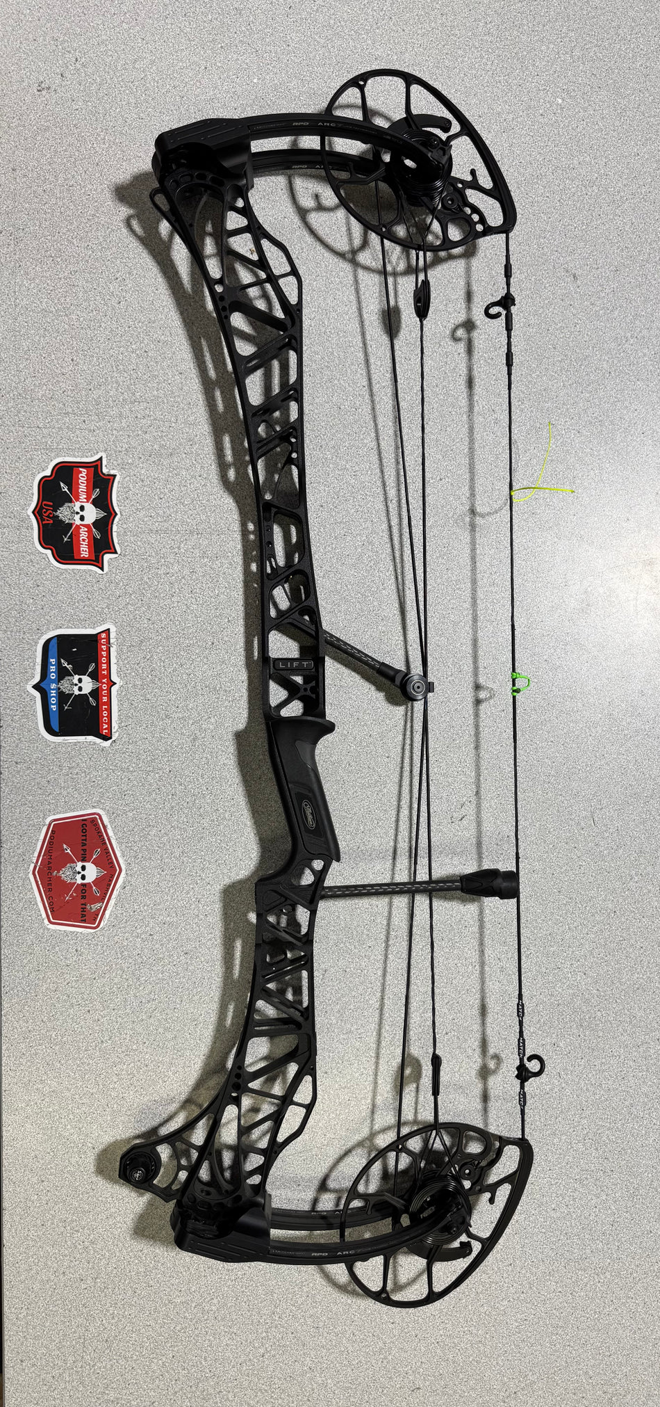 MATHEWS LIFT X 33 - RH/BLACK/80 - MLX33BLRH80 - 1 - USED BOW