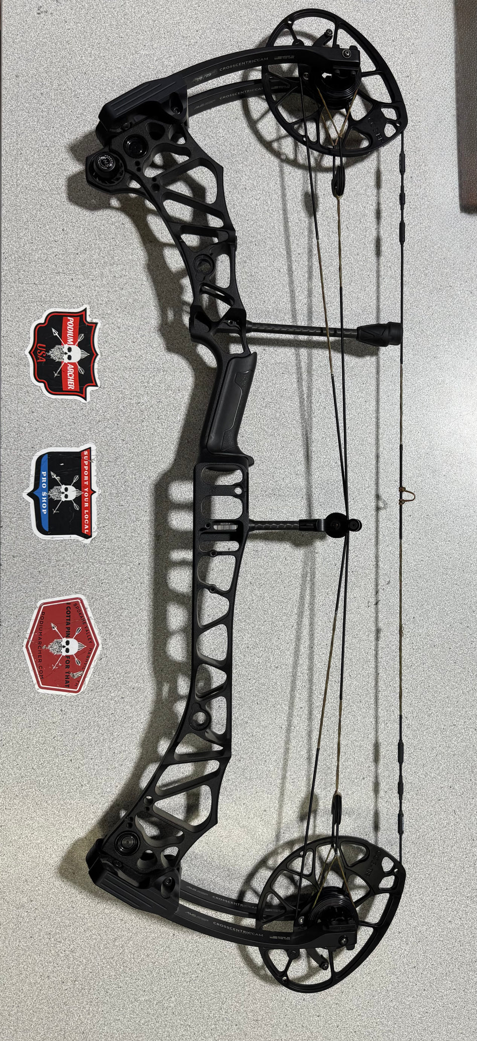 MATHEWS TRAVERSE - RH/BLACK/60-70# - MTRHB3258 - USED BOW