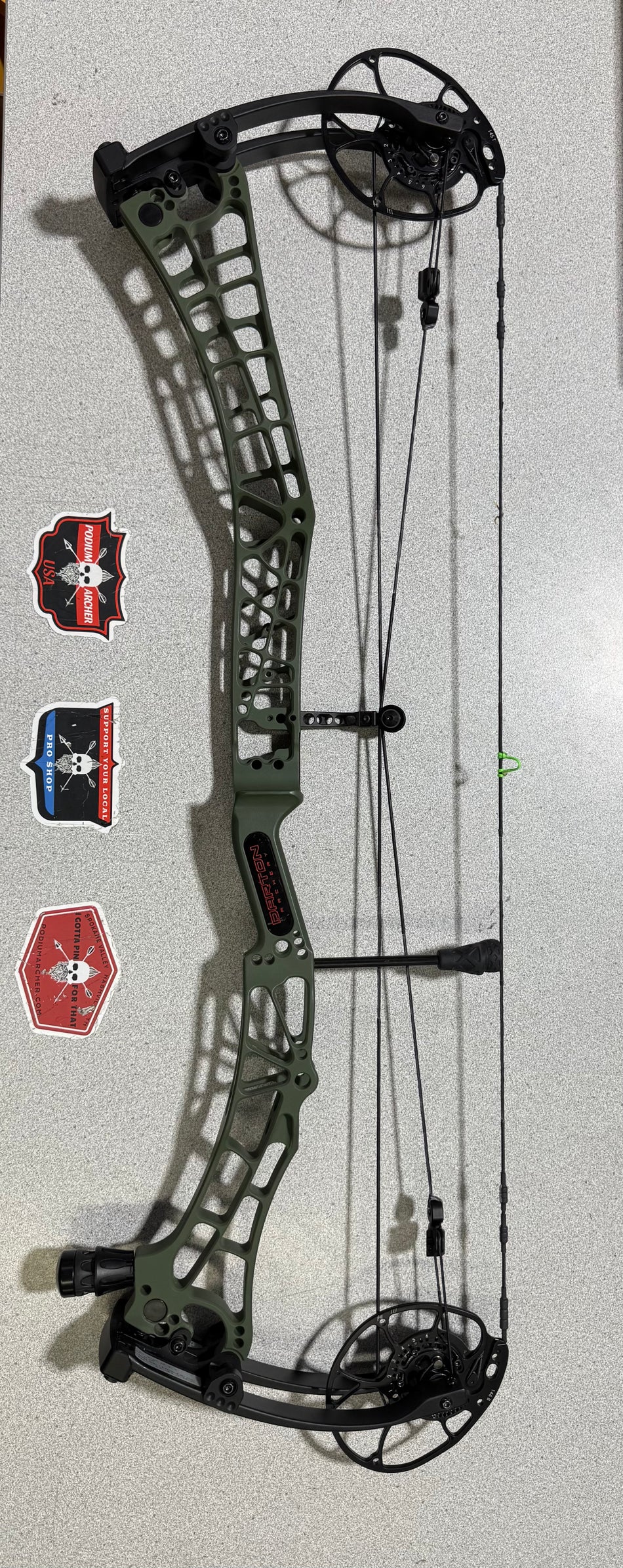 DARTON SEQUEL 35 ST2 - RH/GREEN/BLACK LIMBS/70 - DRHGST235- USED BOW