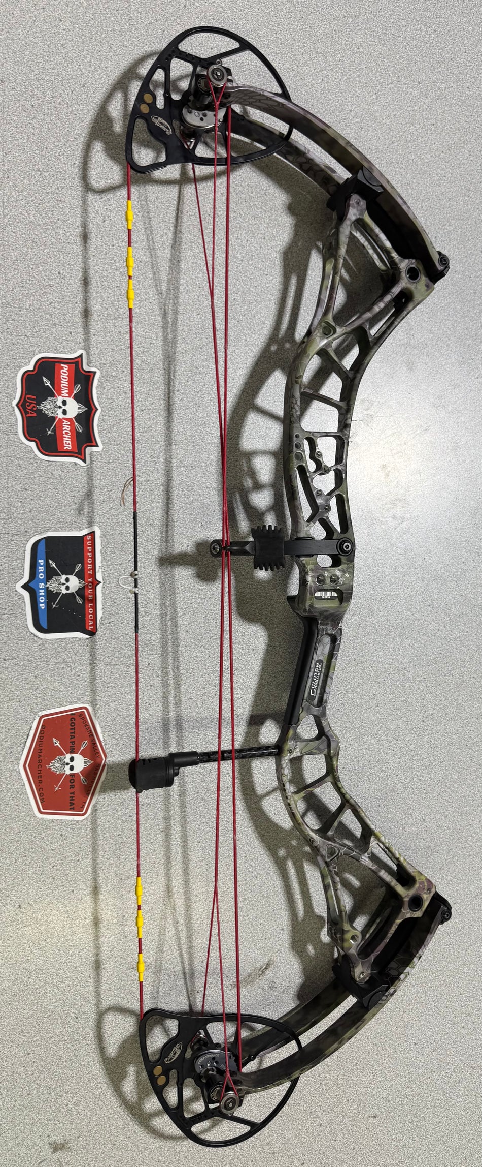 BOWTECH REALM SR6 - RH/KRYPTEK/70 -2705- USED BOW