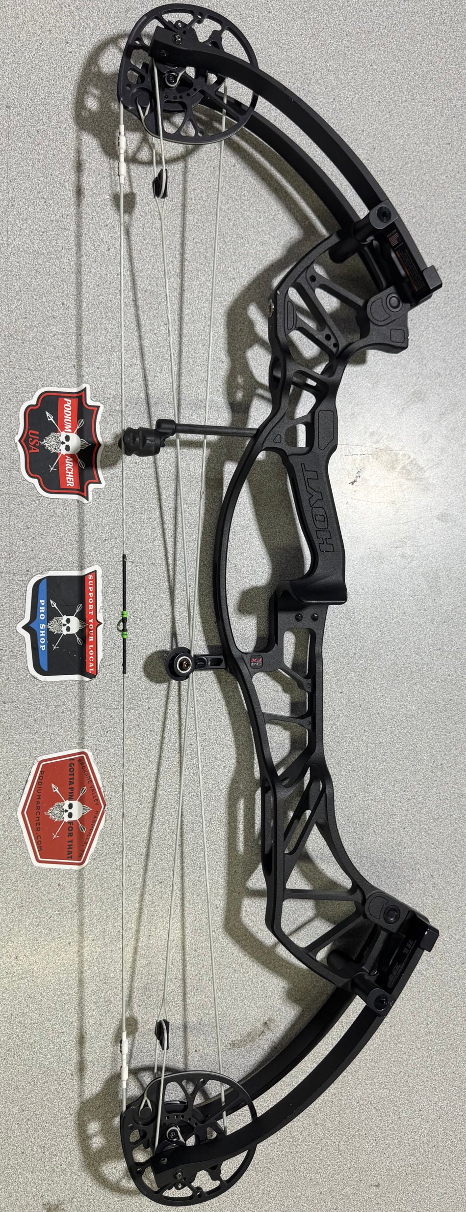 HOYT CONCEPT FX 34 - RH/BLACK/60 - 9039 - USED BOW