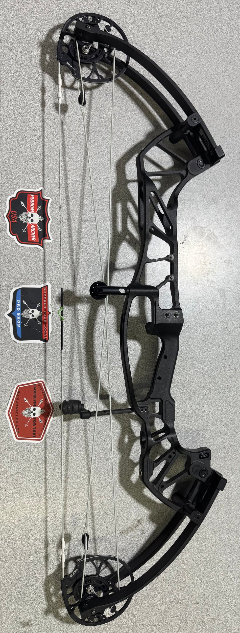 HOYT CONCEPT FX 34 - RH/BLACK/60 - 9039 - USED BOW