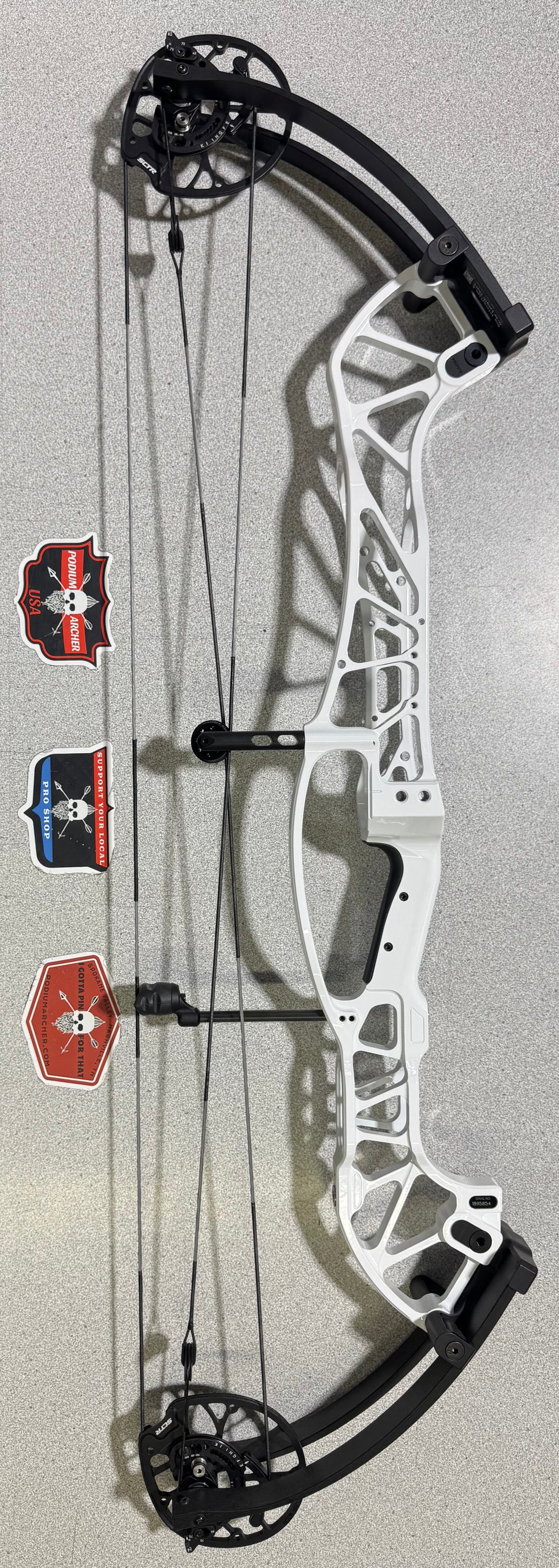 HOYT CONCEPT X 37 - RH/WHITE/60 -5854- USED BOW