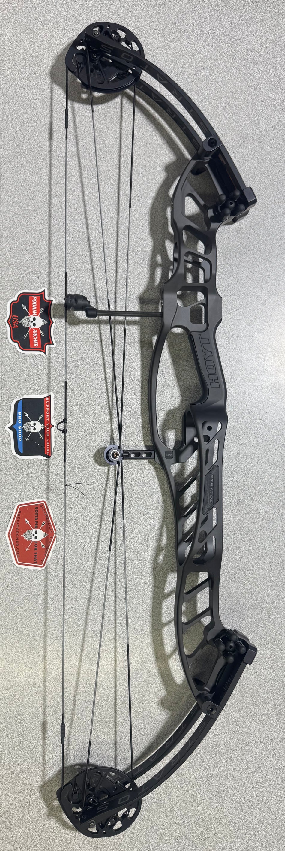 HOYT STRATOS 40 - RH/GRAY/60 - 0197 - USED BOW