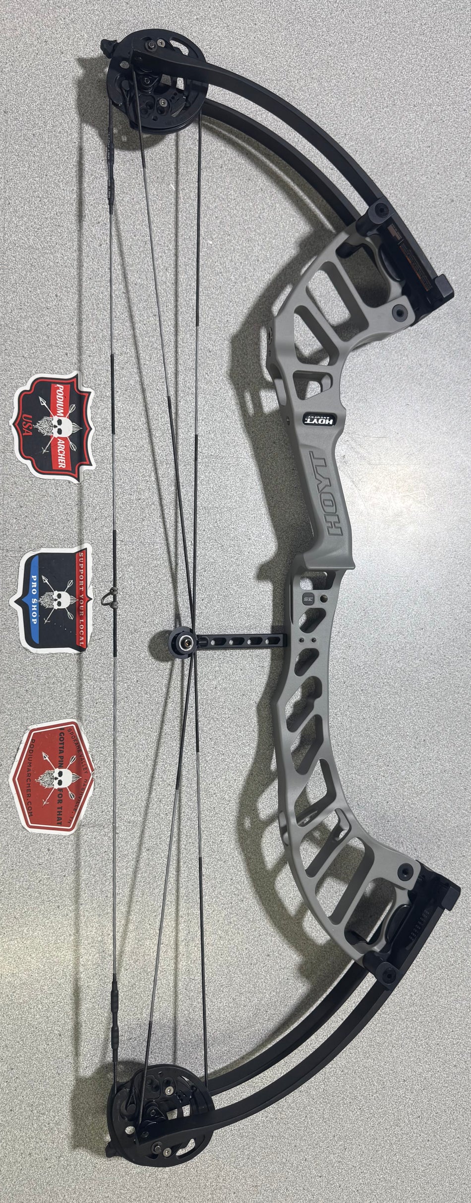 HOYT ALTUS 35 - RH/GRAY/60 - 7302 - USED BOW