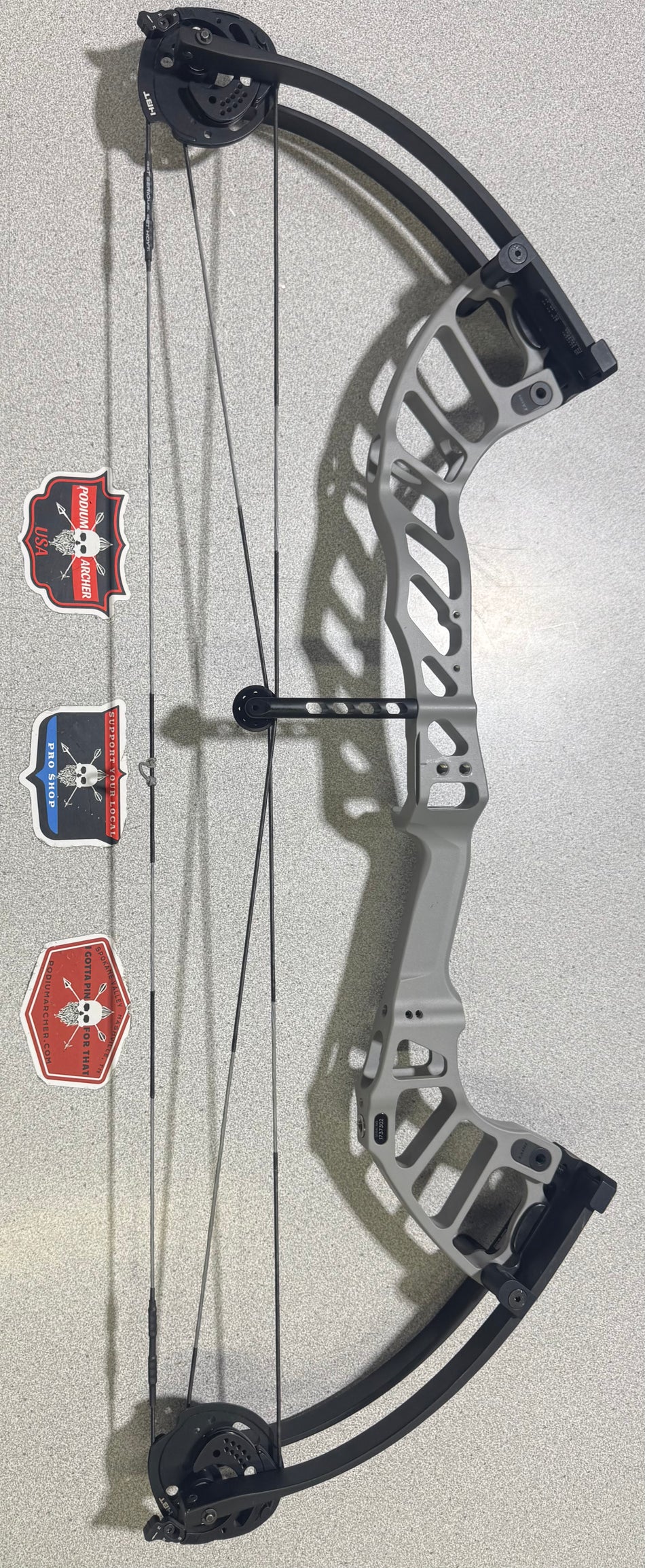 HOYT ALTUS 35 - RH/GRAY/60 - 7302 - USED BOW