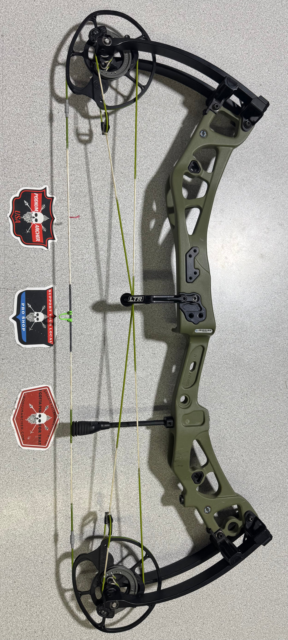 ELITE CARBON EON - RH/GREEN/70 -3203- USED BOW