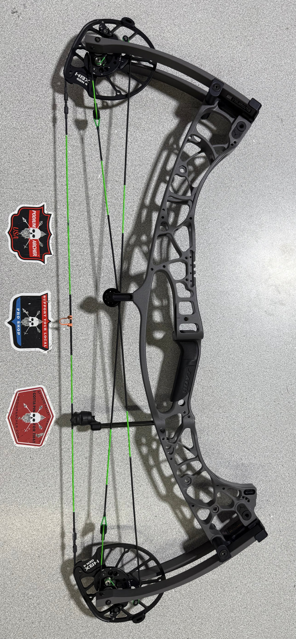 HOYT AX-2 32 - RH/TOMBSTONE/70# - HAX232RHT70-2 - USED