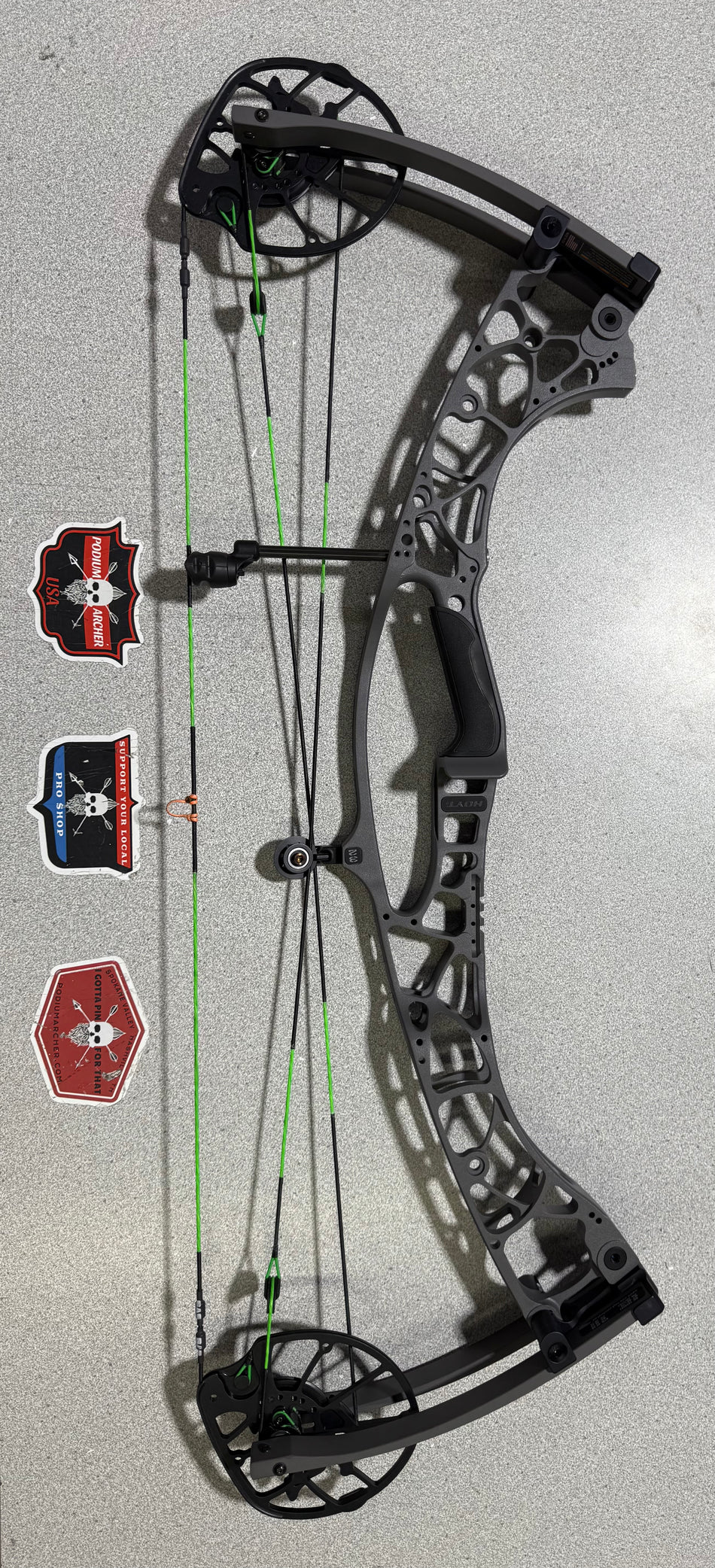 HOYT AX-2 32 - RH/TOMBSTONE/70# - HAX232RHT70-2 - USED