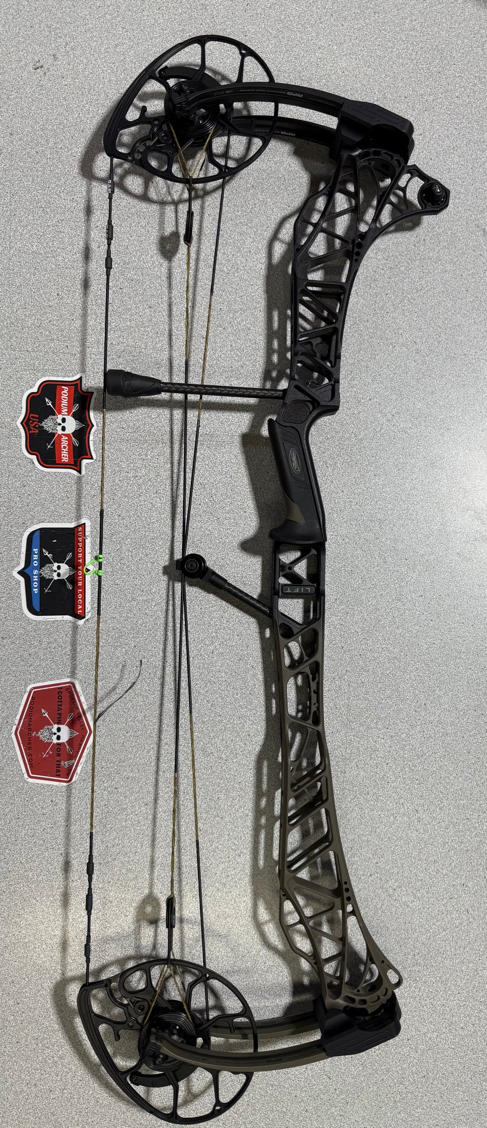 MATHEWS LIFT 33 - RH/AMBUSH,FADE TO BLACK/55-80# - ML33RAFTB58-2 - USED BOW