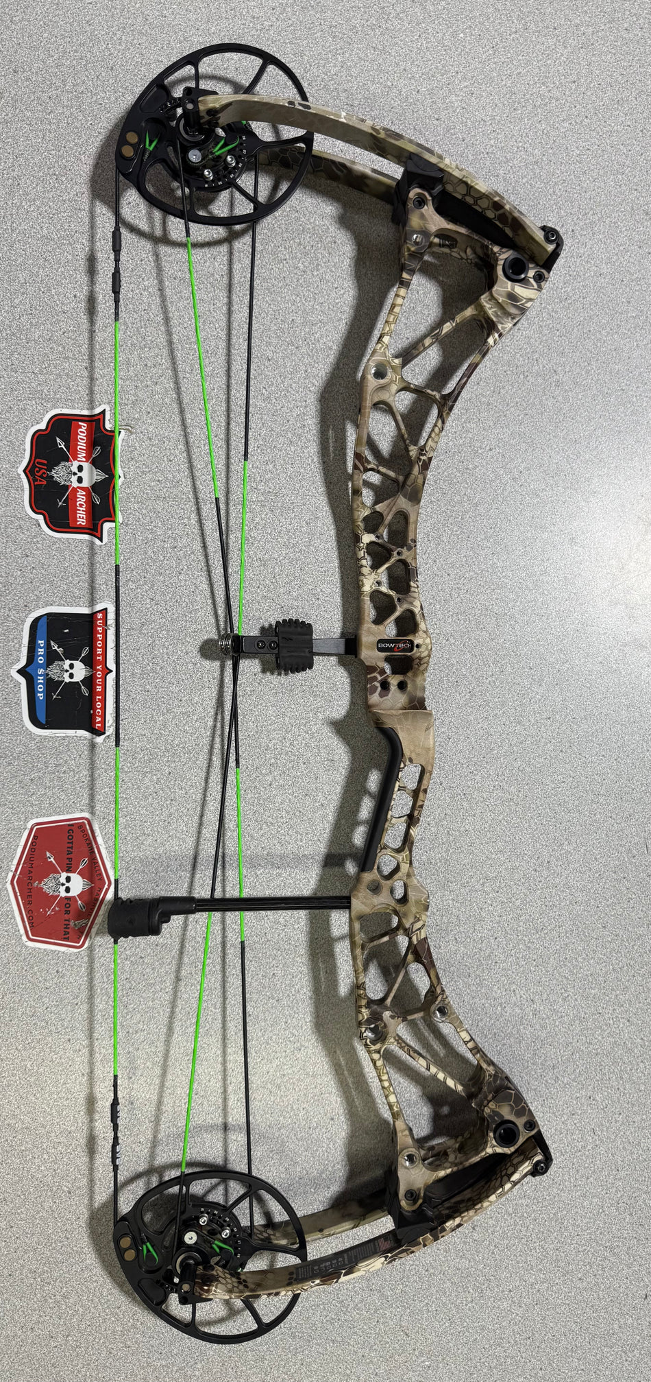 BOWTECH REVOLT - LH/KRYPTEK/70 - BTRVLHKP7-1 - USED BOW