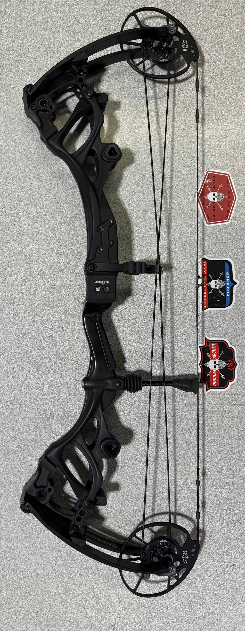 BOWTECH CARBON ONE X - LH/BLACK/70 - BTCOXLHBL70-2 - USED BOW