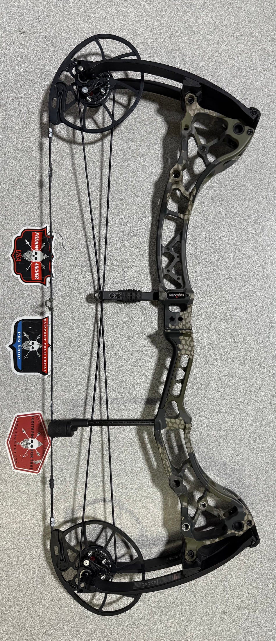 BOWTECH CP28 - LH/KUIU,BLACK/70 - BTCP28LHKVB70-2 - USED BOW