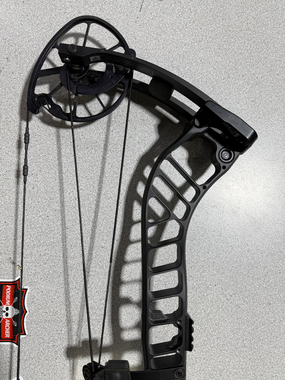 PRIME RVX 36 - RH/BLACK/70 - PRVX36RHBL70-1 - USED BOW