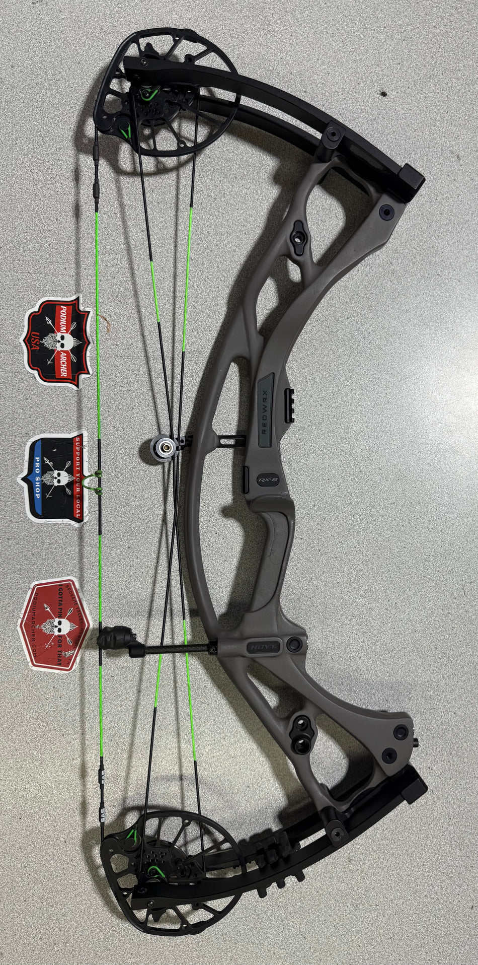 HOYT RX8 - LH/TOMBSTONE/BLACK/70 - HRX8URHTB70-3- USED BOW