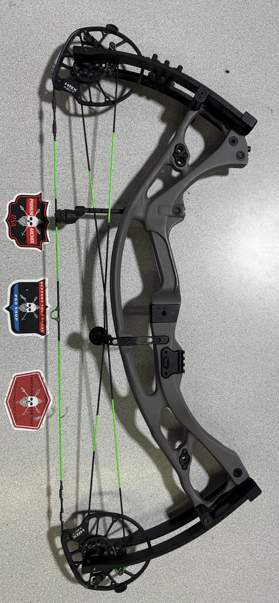 HOYT RX8 - LH/TOMBSTONE/BLACK/70 - HRX8URHTB70-3- USED BOW