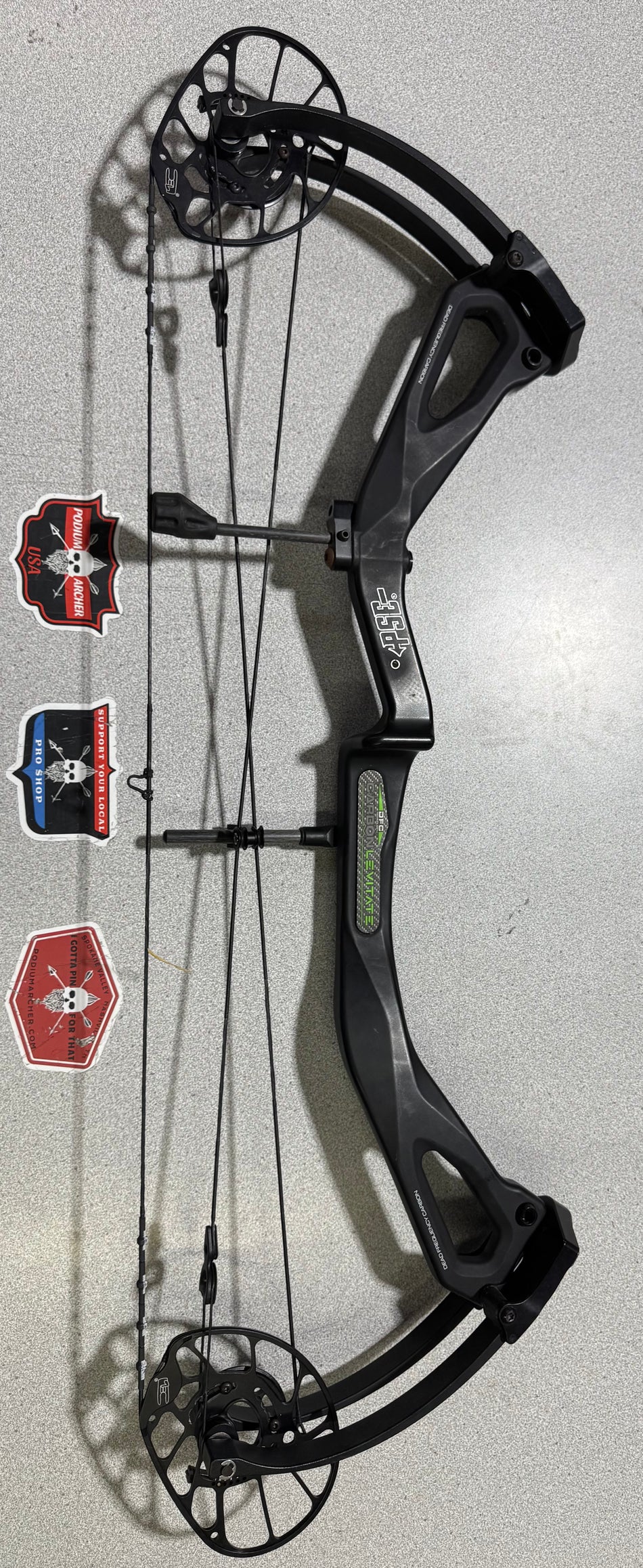 PSE LEVITATE - RH/BLACK/80 - #PSELBL80-1 - USED BOW!!!