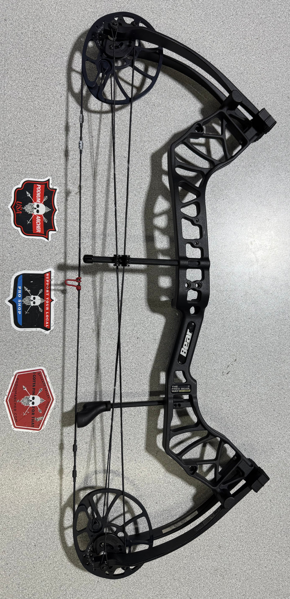 BEAR LEGIT - RH/BLACK/70# - BLRHBK70-1 - USED BOW!