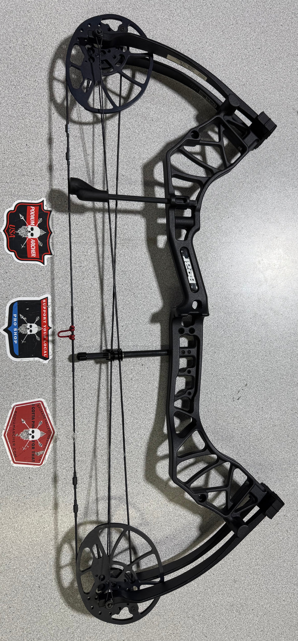 BEAR LEGIT - RH/BLACK/70# - BLRHBK70-1 - USED BOW!