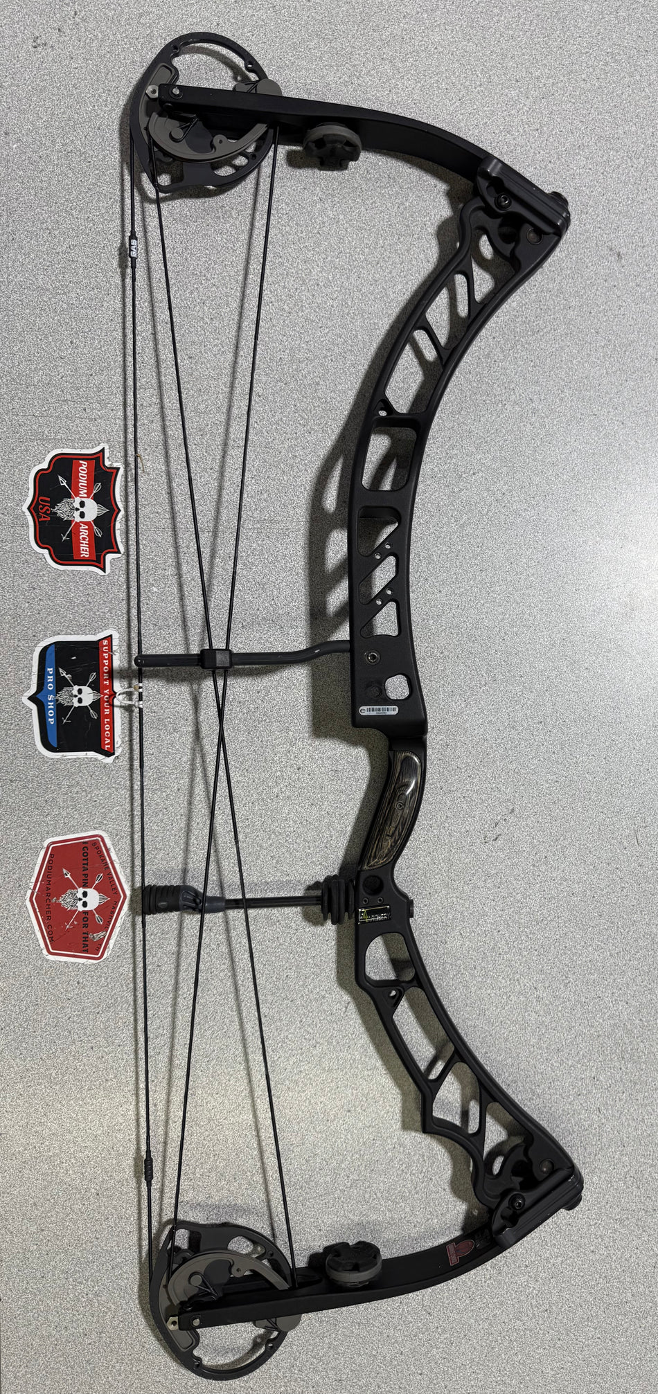ELITE ENERGY 35 - RH/BLACK/70 - EE35RHBL70-1 - USED BOW
