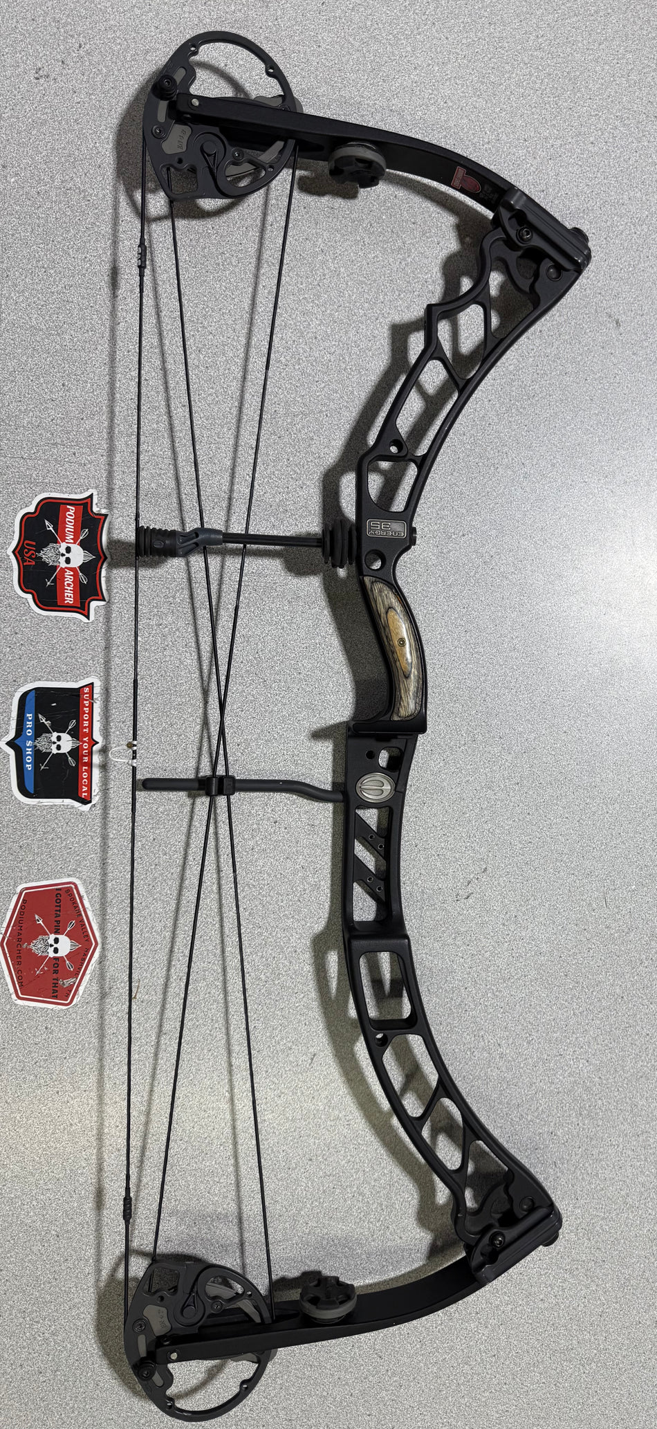 ELITE ENERGY 35 - RH/BLACK/70 - EE35RHBL70-1 - USED BOW