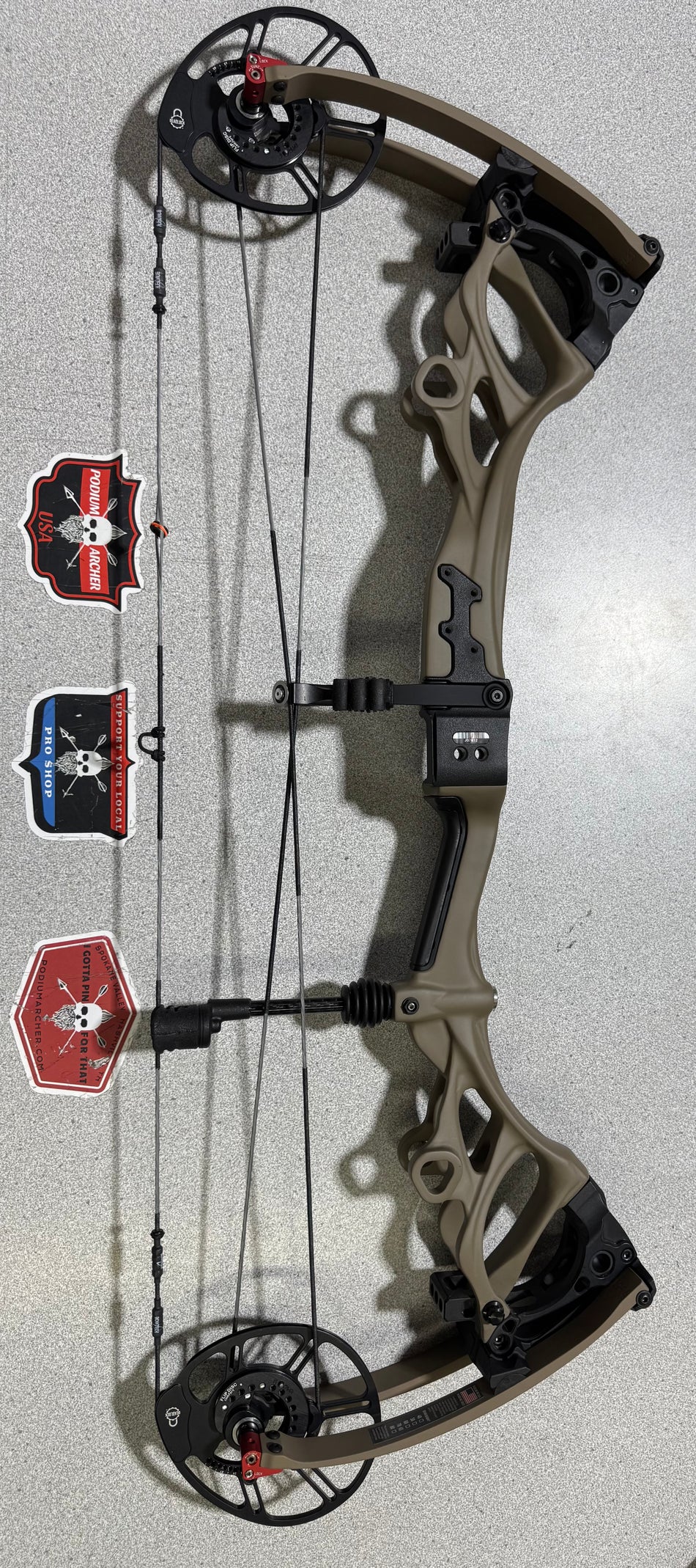BOWTECH CARBON ONE - RH/FDE/70 - BTCORHFDE70-1 - USED BOW