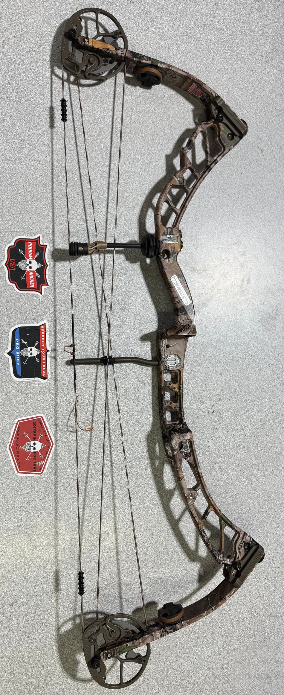 ELITE VICTORY 37 - RH/REALTREE/70 -  EV37RHRT70-1- USED BOW!!!