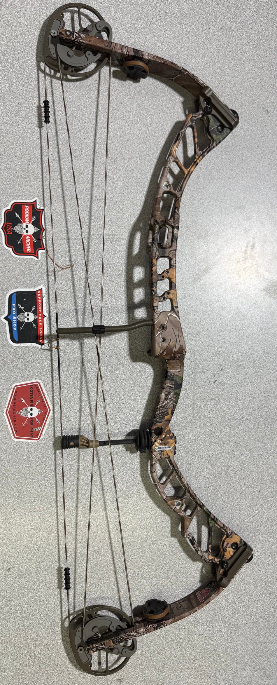 ELITE VICTORY 37 - RH/REALTREE/70 -  EV37RHRT70-1- USED BOW!!!