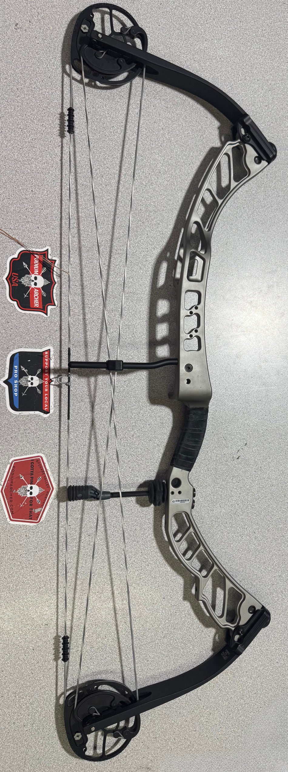 ELITE VICTORY 37 - RH/SILVER/60 -  EV37RHSL70-2- USED BOW!!!