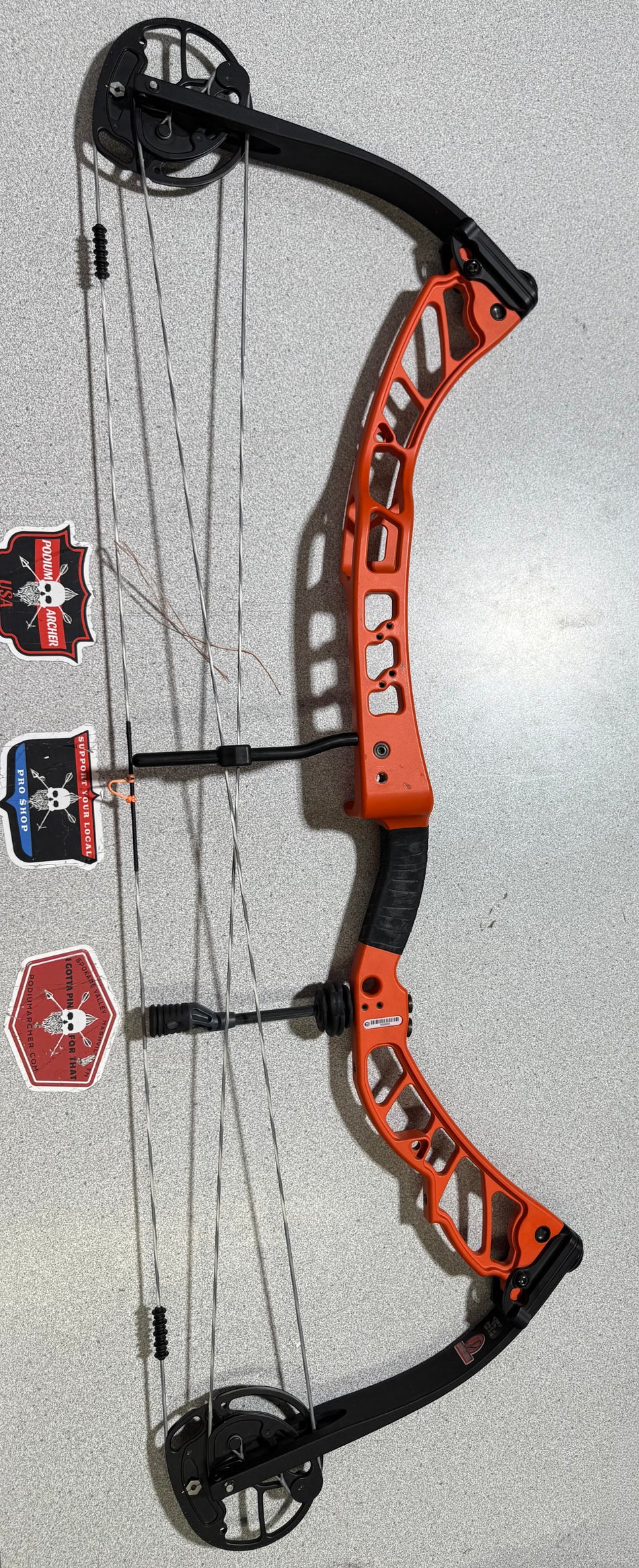 ELITE VICTORY 37 - RH/ORANGE/65 -  EV37RHOR65-1- USED BOW!!!