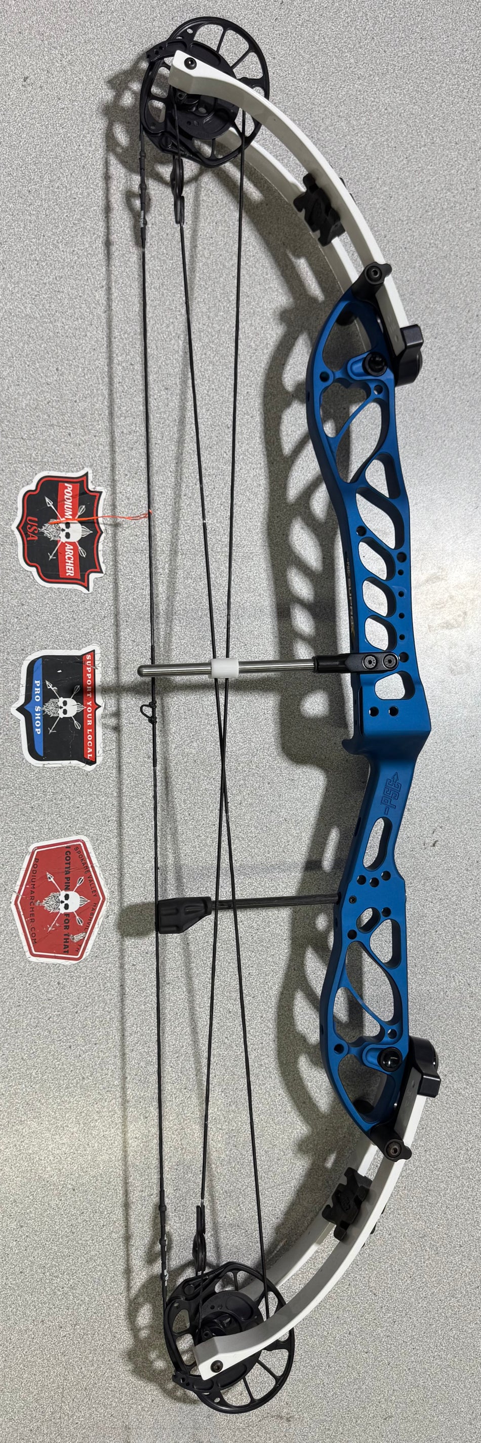 PSE SUPRA X 37 - RH/BLUE-WHITE/60 - PSESX37RHBW60 - 2 - USED BOW!!!