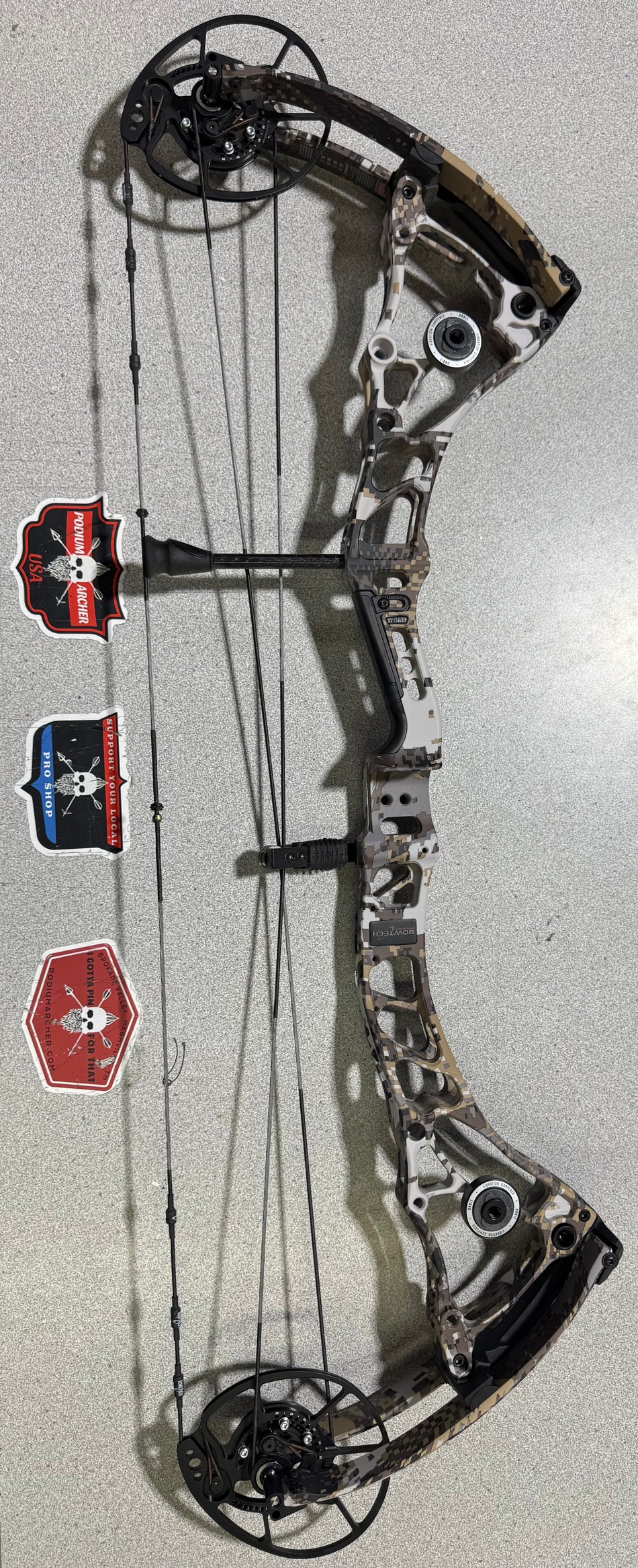 BOWTECH CORE SR - RH/ELEVATED II/70 - BTCSRRHEL70- 1 - USED BOW