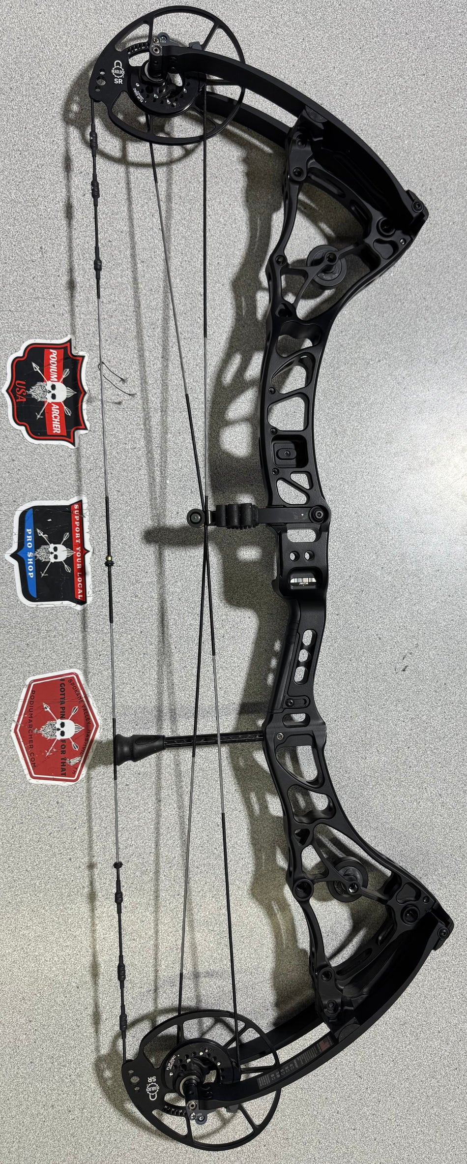 BOWTECH CORE SR - RH/BLACK/70 - BTCSRRHB70- 1 - USED BOW