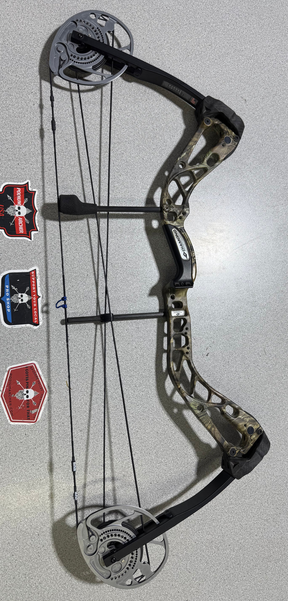 DIAMOND EDGE 320 RH/REALTREE-BLACK/70# - DE320RHRTB70-9047- USED BOW