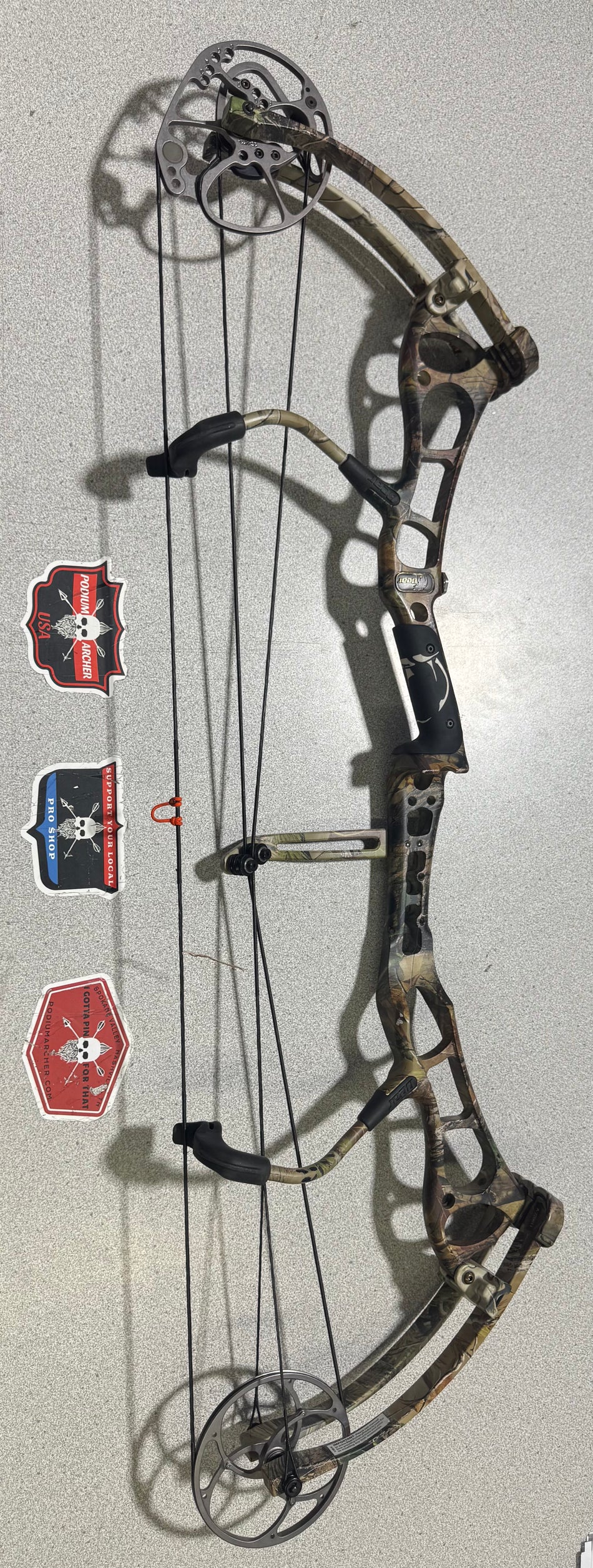 BEAR ANARCHY - RH/CAMO/60# - 8607 - USED BOW