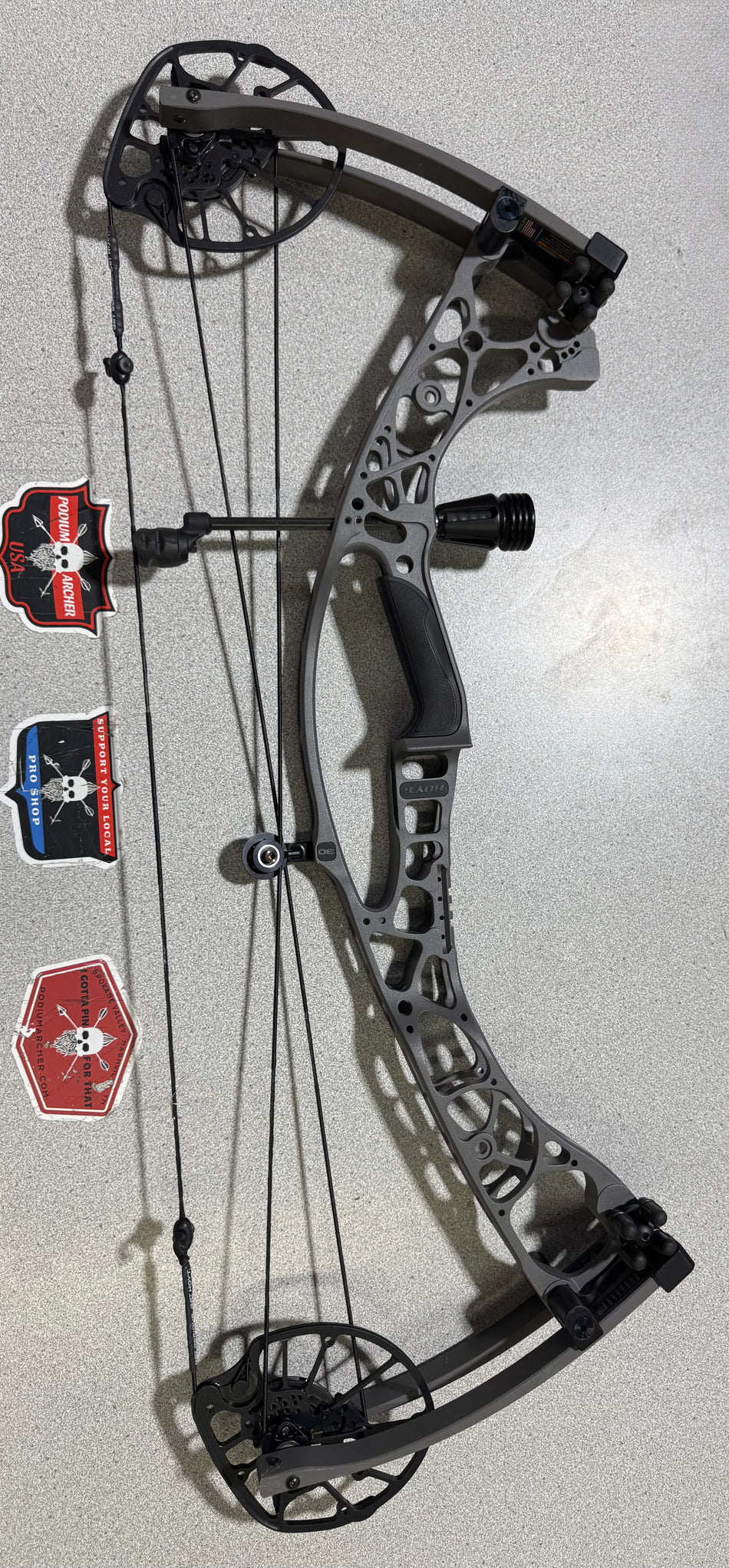 HOYT ALPHA X 30 - RH/TOMBSTONE/70 -0305- USED BOW