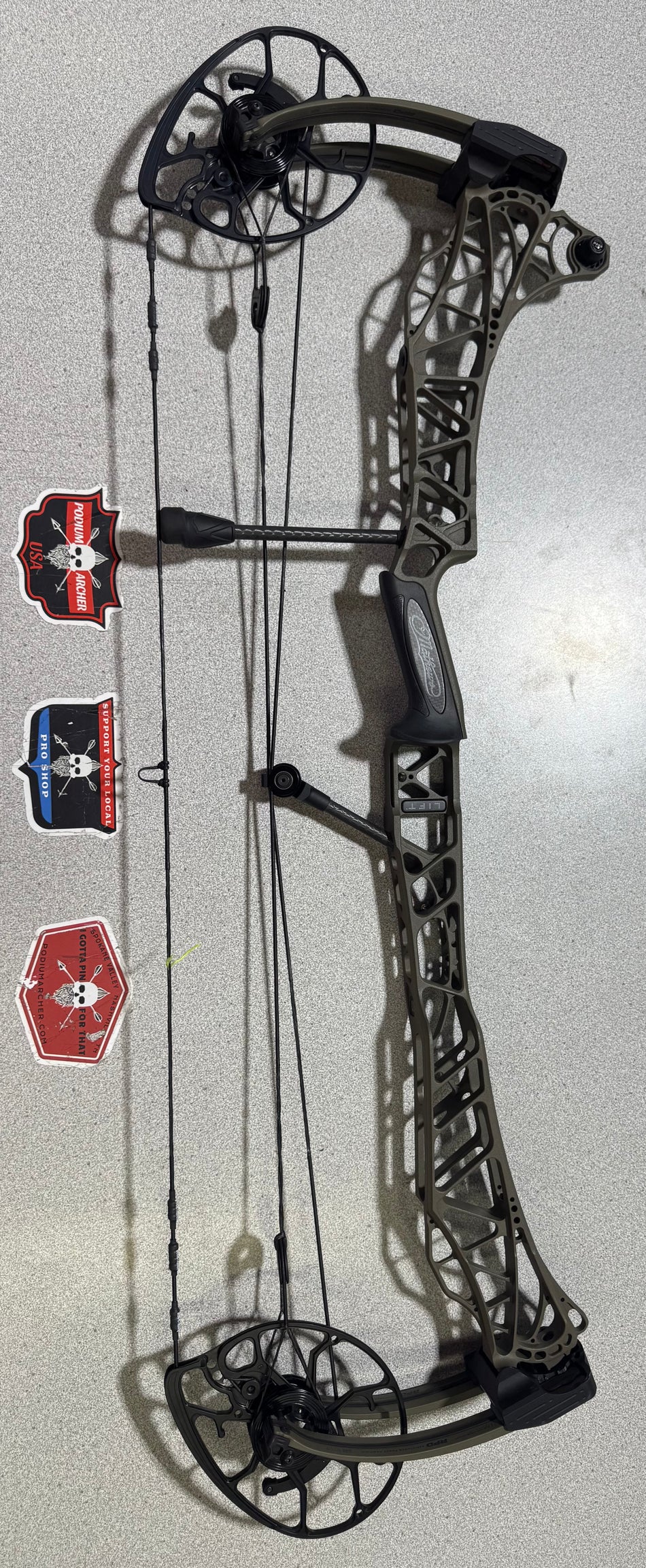MATHEWS LIFT 33 - RH/AMBUSH/80 -9180- USED BOW