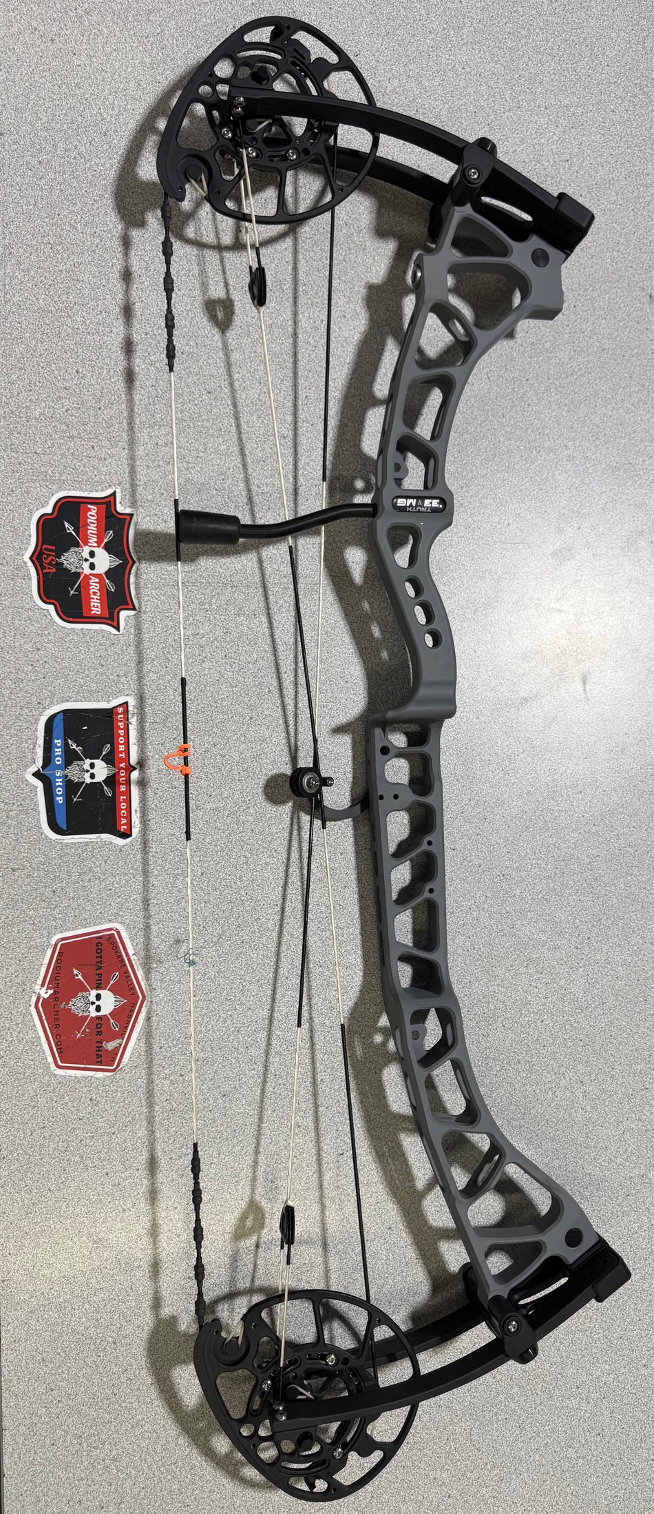 TRUTH MG33 RH/GRAY/70 -3941- USED BOW