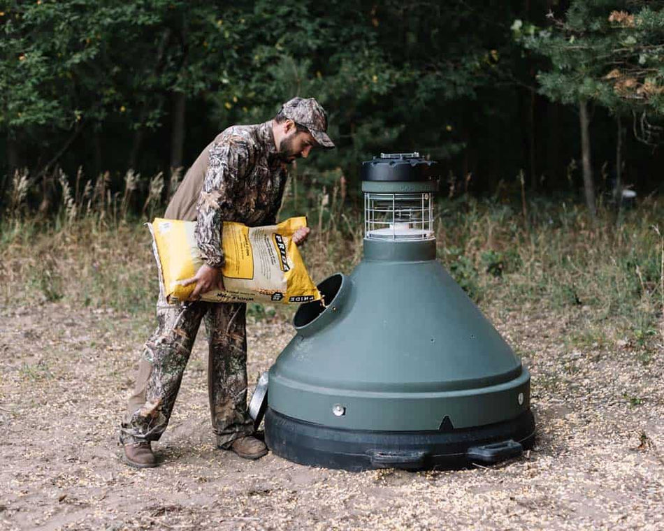 Capsule 500-lb Deluxe Easy-Fill Game Feeder